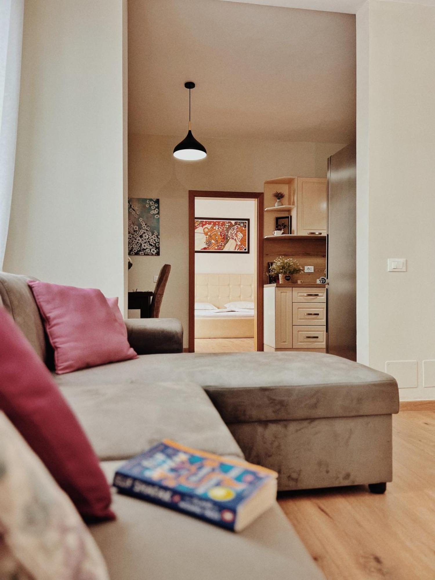 Cozy Rooftop Apartment - Your Home, Away From Home! Тирана Екстериор снимка