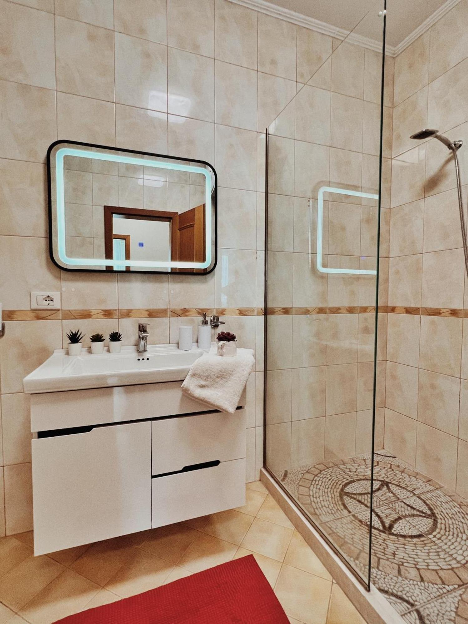 Cozy Rooftop Apartment - Your Home, Away From Home! Тирана Екстериор снимка